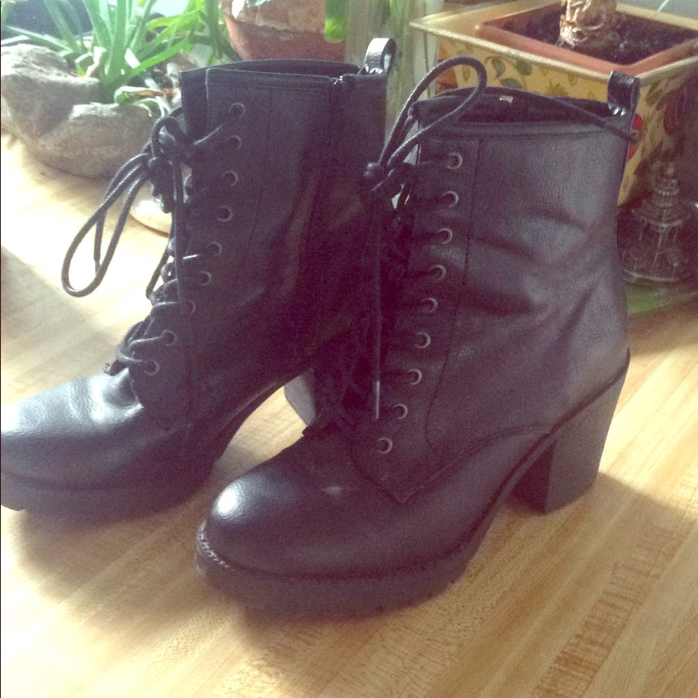 🎃Fall Goth Booties 3/$20